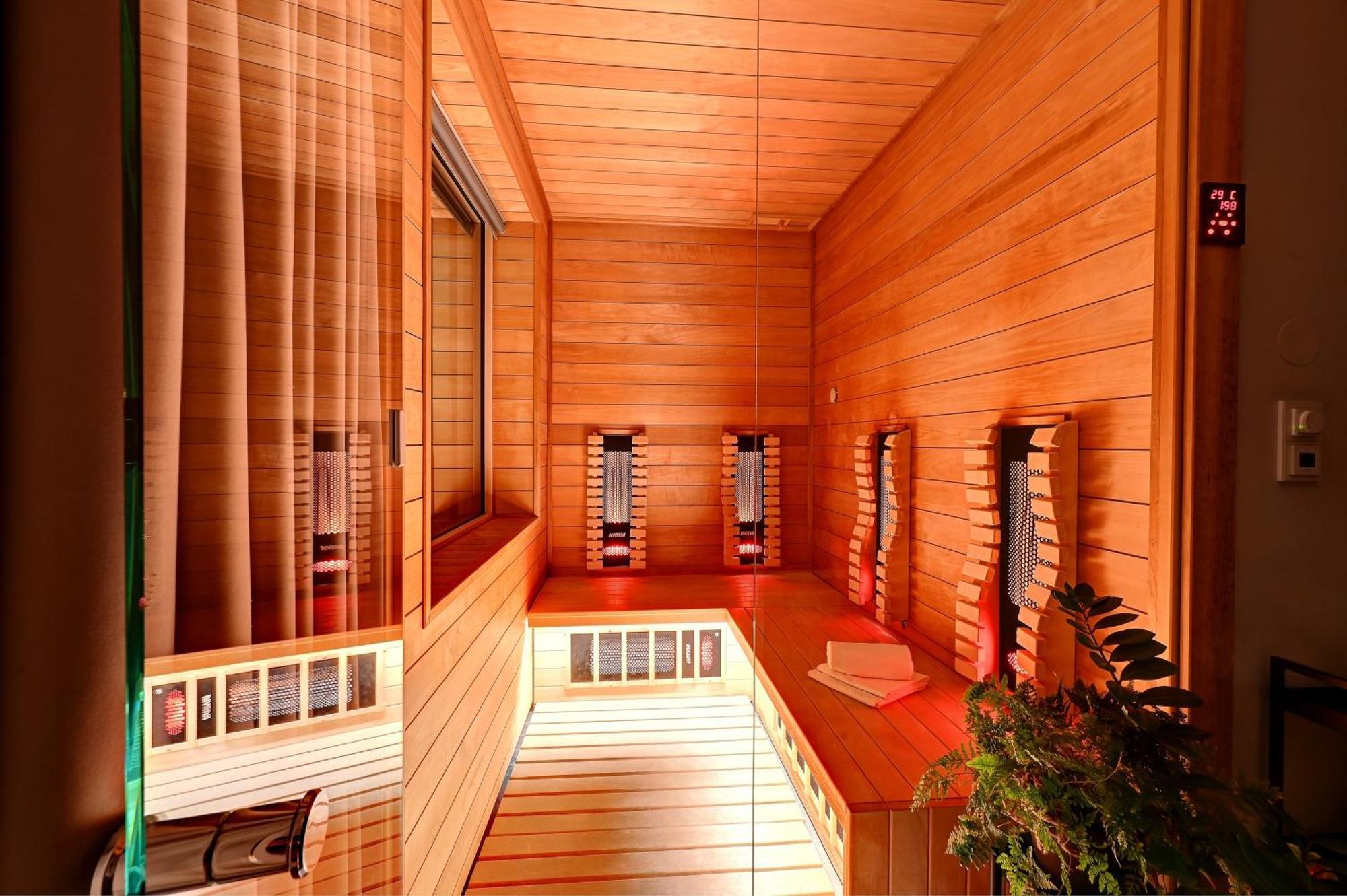 Wellness Hotel Fenix リベレツ エクステリア 写真