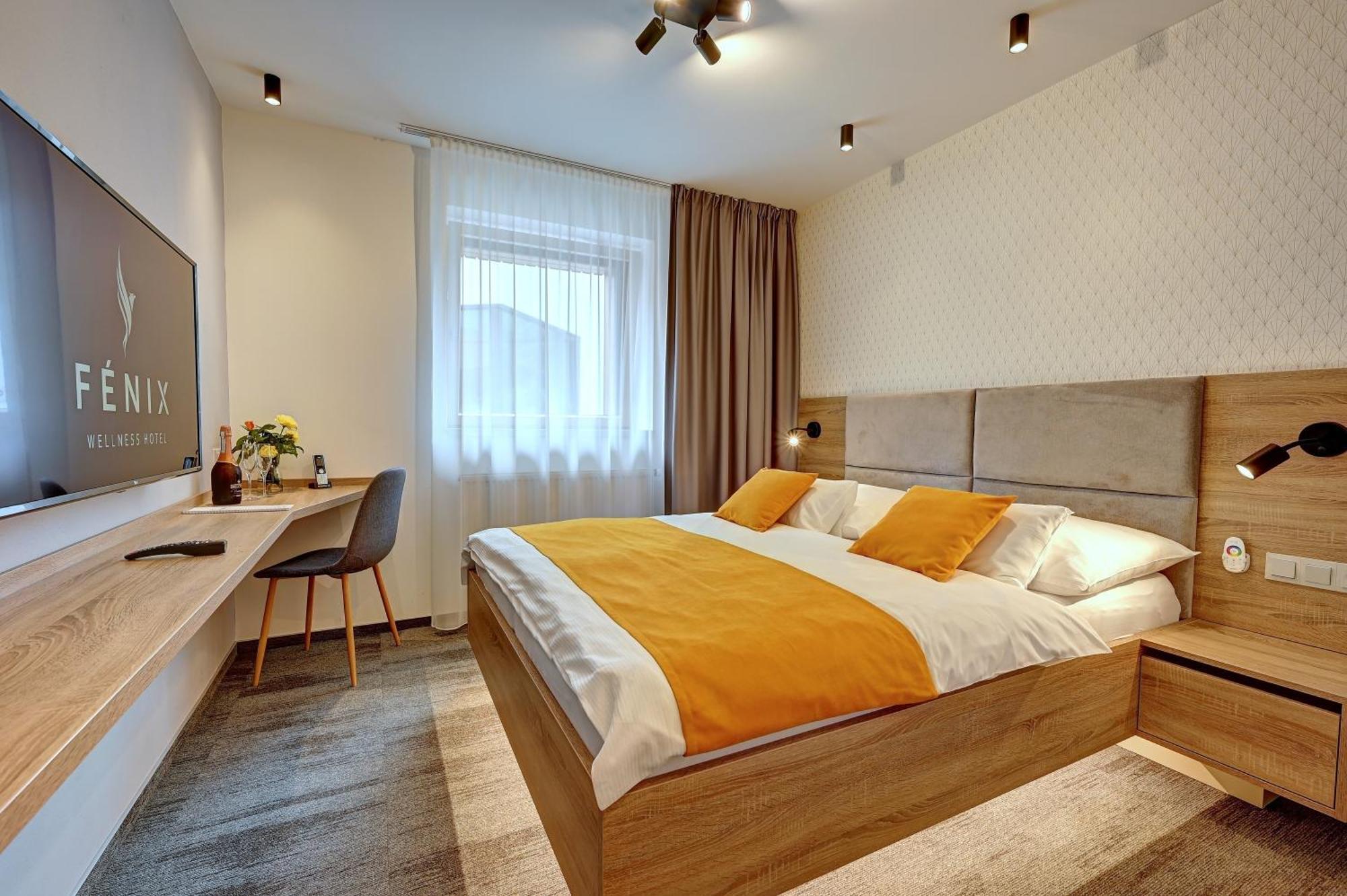 Wellness Hotel Fenix リベレツ エクステリア 写真